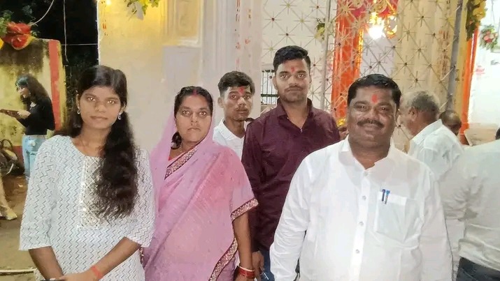 संजय मुखिया जी का भरा-पूरा संस्कारी परिवार