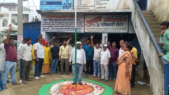देशभक्ति जयघोष व ग्रामीण एकजुटता