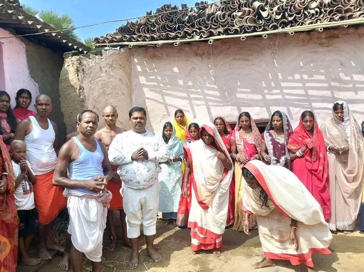 मातृशक्ति व बुजुर्गों से आशीर्वाद