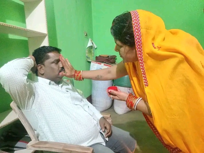 धर्मपत्नी द्वारा मंगल तिलक व शुभाशीर्वाद